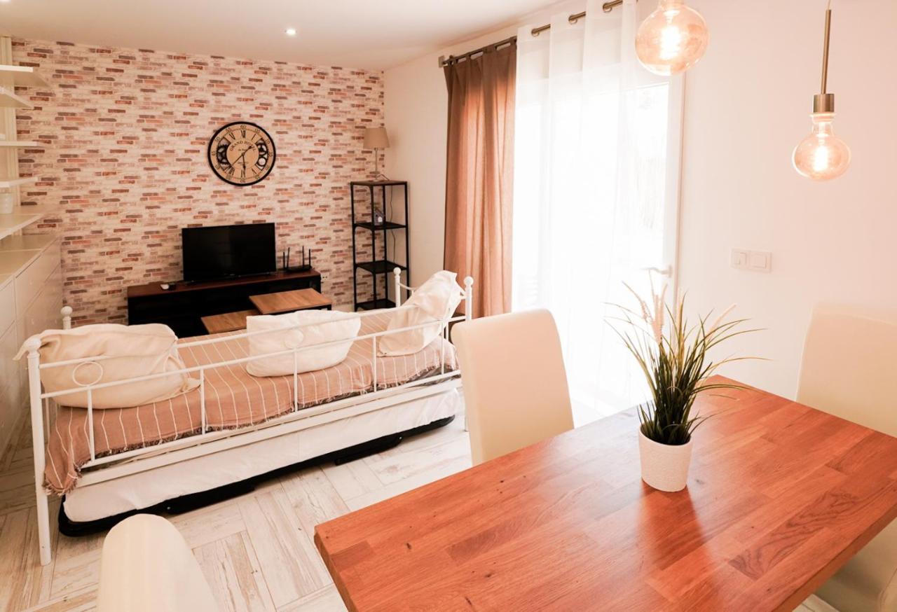 Loft Con Terreno Privado Y Parking Compartido - A 800m De Playa Poniente Hébergement de vacances *